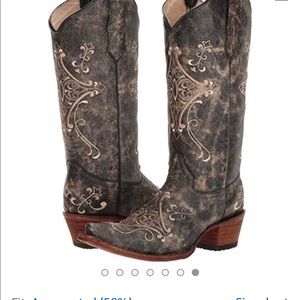 Black women’s Corral boot size 9M
